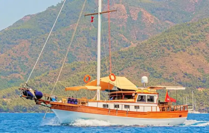 Marmaris’in Gizli Koylarını Keşfedin: Konforlu ve Şık Tekne Deneyimi