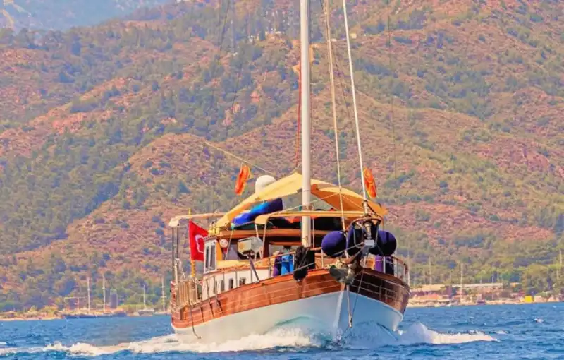 Marmaris’in Gizli Koylarını Keşfedin: Konforlu ve Şık Tekne Deneyimi
