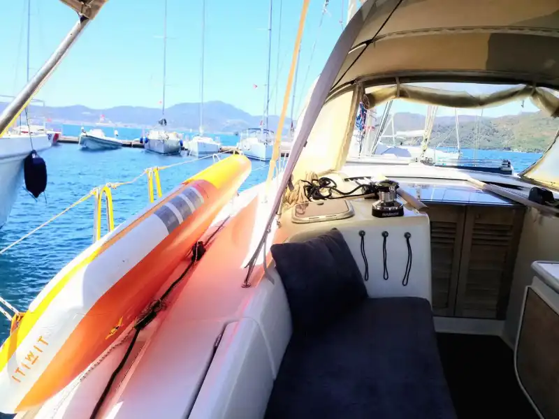 Исследуйте Эгейское море на 12-метровой парусной яхте Bavaria