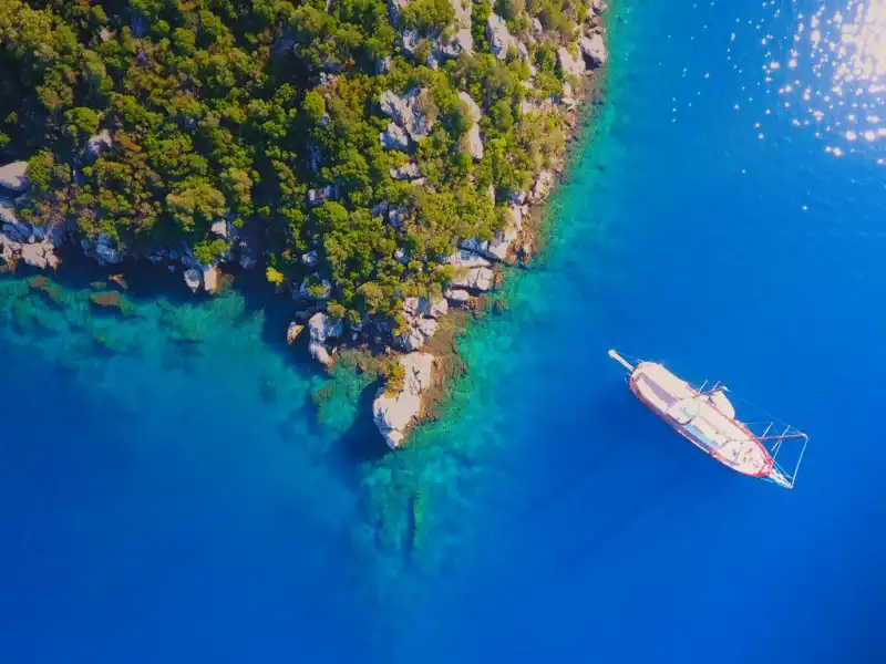 Marmaris'te Geniş Güverte ve Konforlu Kabinler ile Konaklamalı Mavi Yolculuk