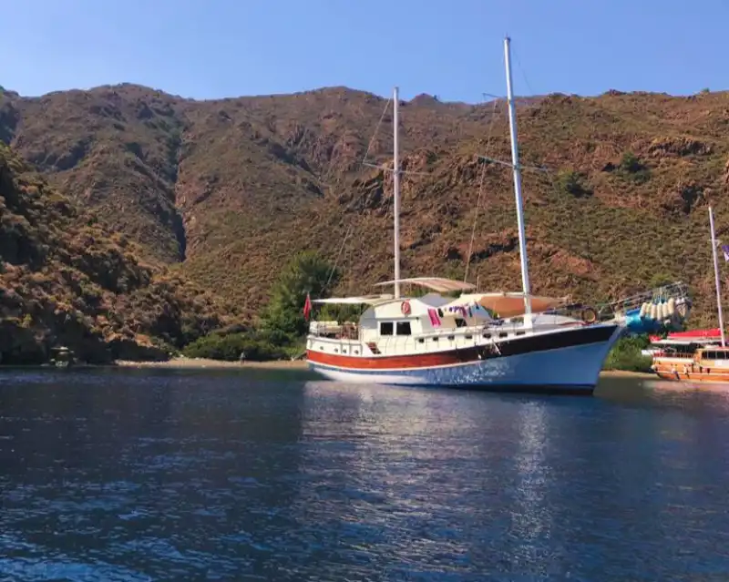 12 Kişilik Konaklamalı Gulet Kiralama – Mavi Yolculuk Başlasın!