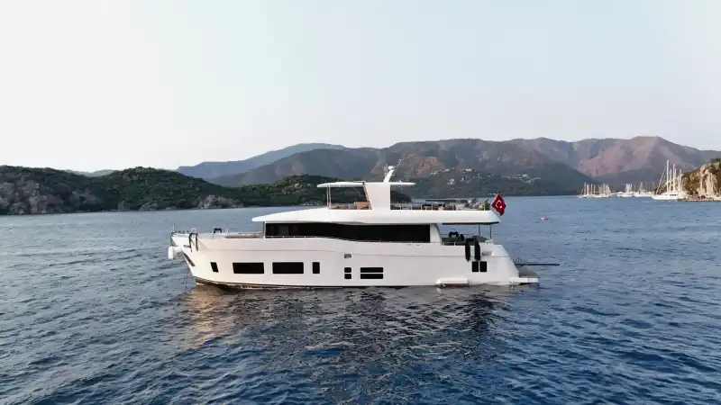 Bodrum’da 26 Metrelik Lüks Trawler ile Muhteşem Deniz Keyfi