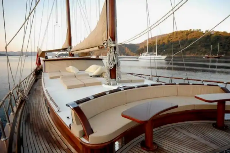 Marmaris'te Geniş Güverte ve Konforlu Kabinler ile Konaklamalı Mavi Yolculuk