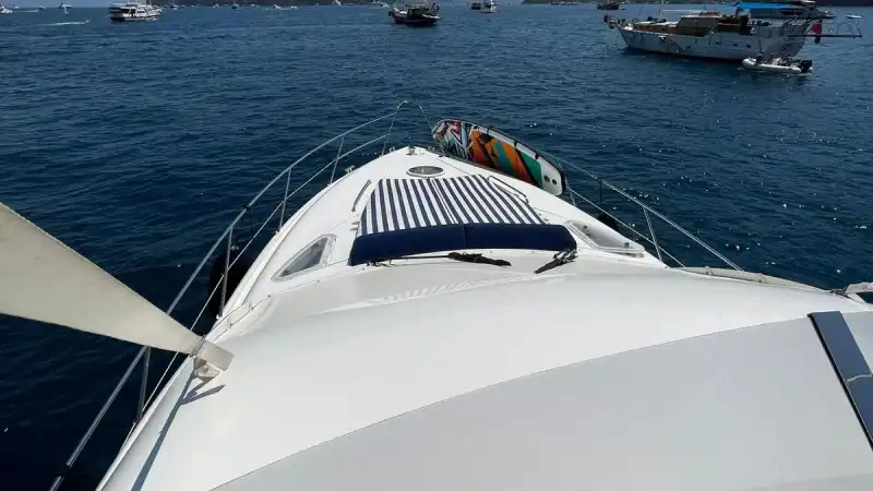 Göcek’te Günübirlik & Konaklamalı Motor Yat Kiralama (10 Kişi) | 3 Kabin, Klima, 12 Adalar