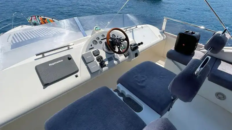 Göcek’te Günübirlik & Konaklamalı Motor Yat Kiralama (10 Kişi) | 3 Kabin, Klima, 12 Adalar