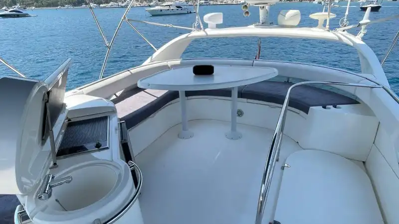 Göcek’te Günübirlik & Konaklamalı Motor Yat Kiralama (10 Kişi) | 3 Kabin, Klima, 12 Adalar