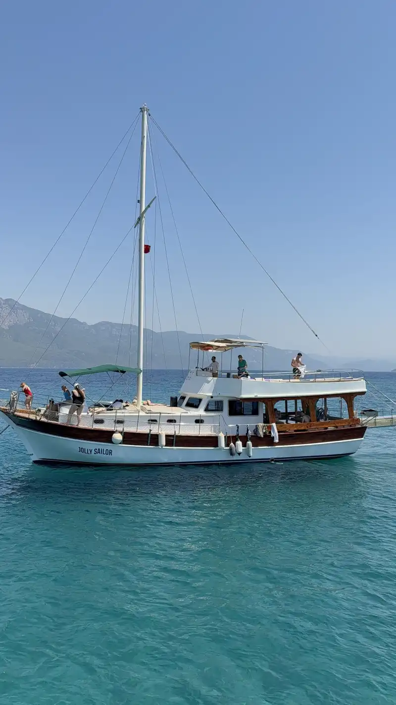 Marmaris'te Günlük 18 Metrelik Yelkenli Kiralama Deneyimi