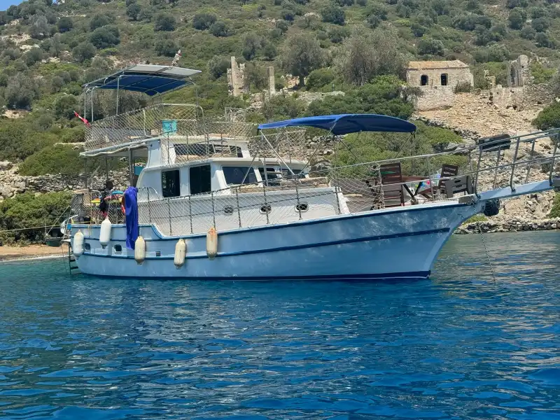 Day Trip 17 Meter Motor Yacht Rental in Marmaris İçmeler