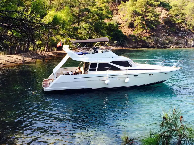 Göcek'te 16 Metrelik Lüks Motoryat ile Günübirlik Mavi Tur (4 Kişi)