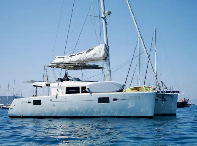 Bodrum'da 15 Metrelik Katamaran ile Günübirlik ve Konaklamalı Katamaran