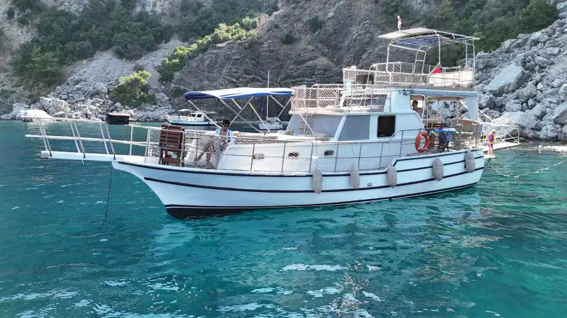 Day Trip 17 Meter Motor Yacht Rental in Marmaris İçmeler
