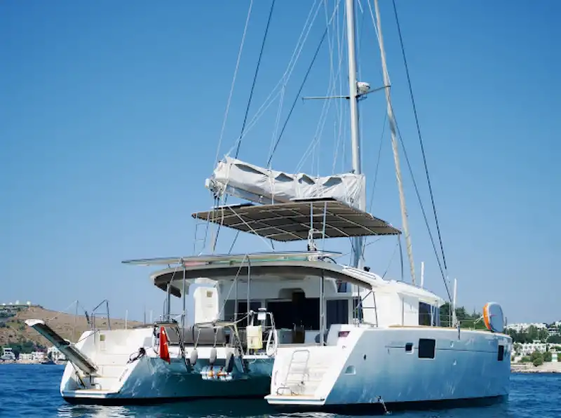 Bodrum'da 15 Metrelik Katamaran ile Günübirlik ve Konaklamalı Katamaran