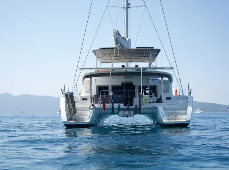 Bodrum'da 15 Metrelik Katamaran ile Günübirlik ve Konaklamalı Katamaran