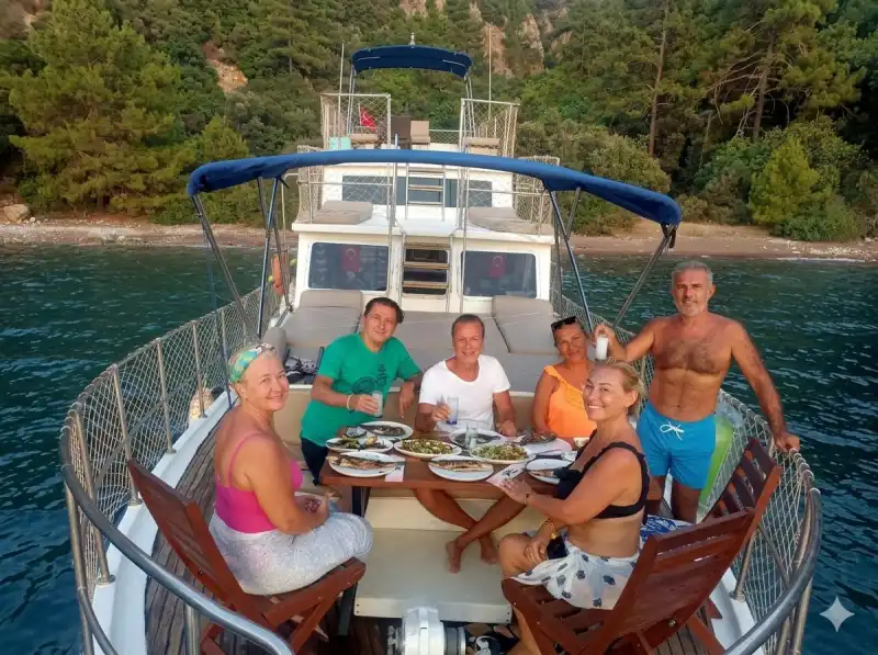 Day Trip 17 Meter Motor Yacht Rental in Marmaris İçmeler