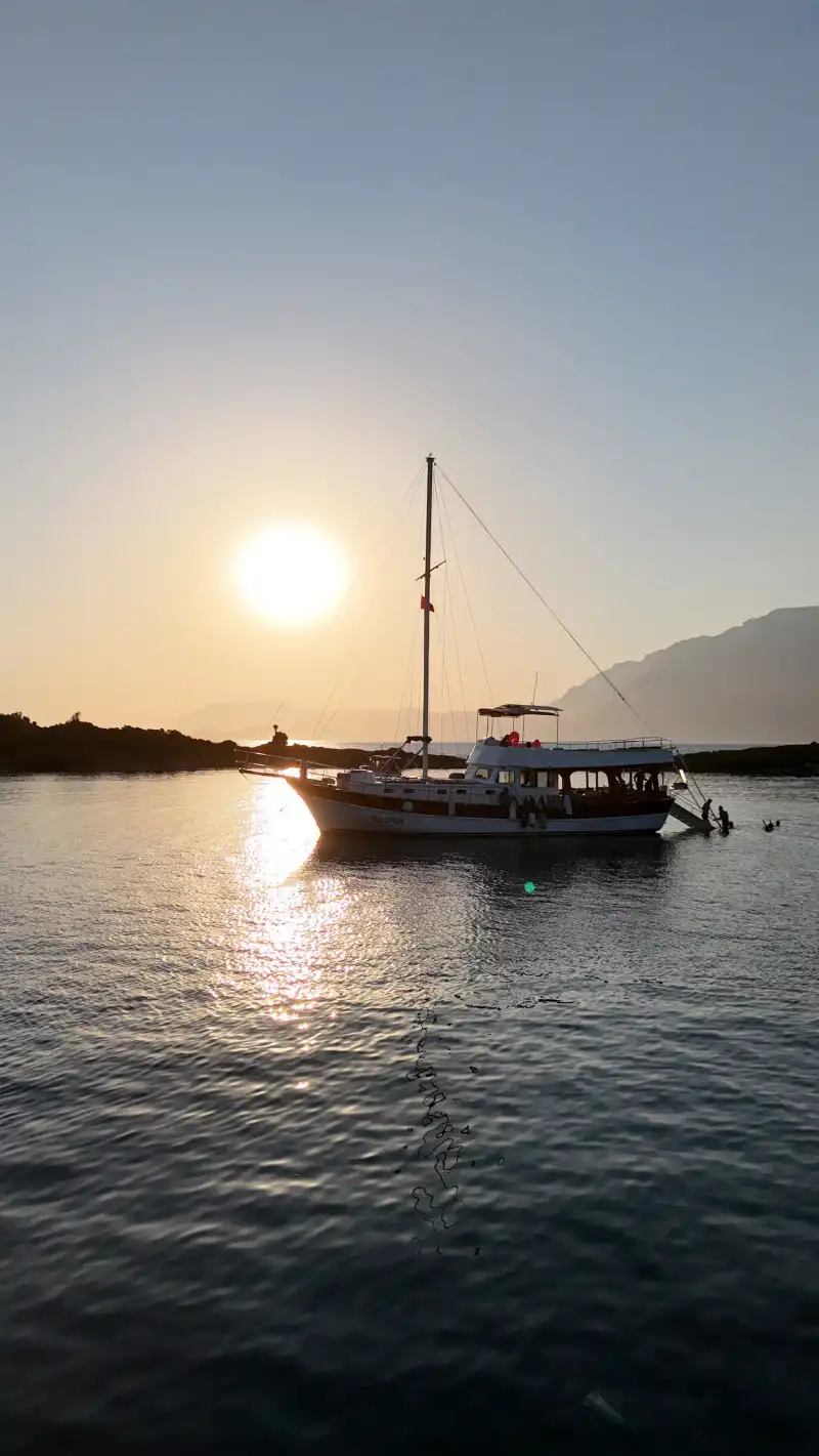 Bodrum'da Günlük & Saatlik Yelkenli Kiralama: 10.5 Metre, Özel Koylara