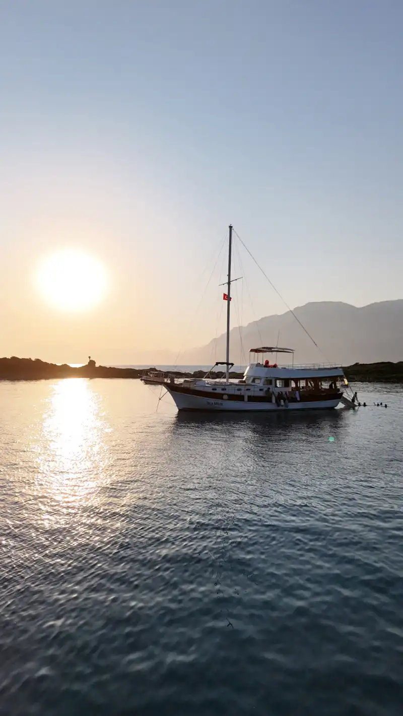 Bodrum'da Günlük & Saatlik Yelkenli Kiralama: 10.5 Metre, Özel Koylara