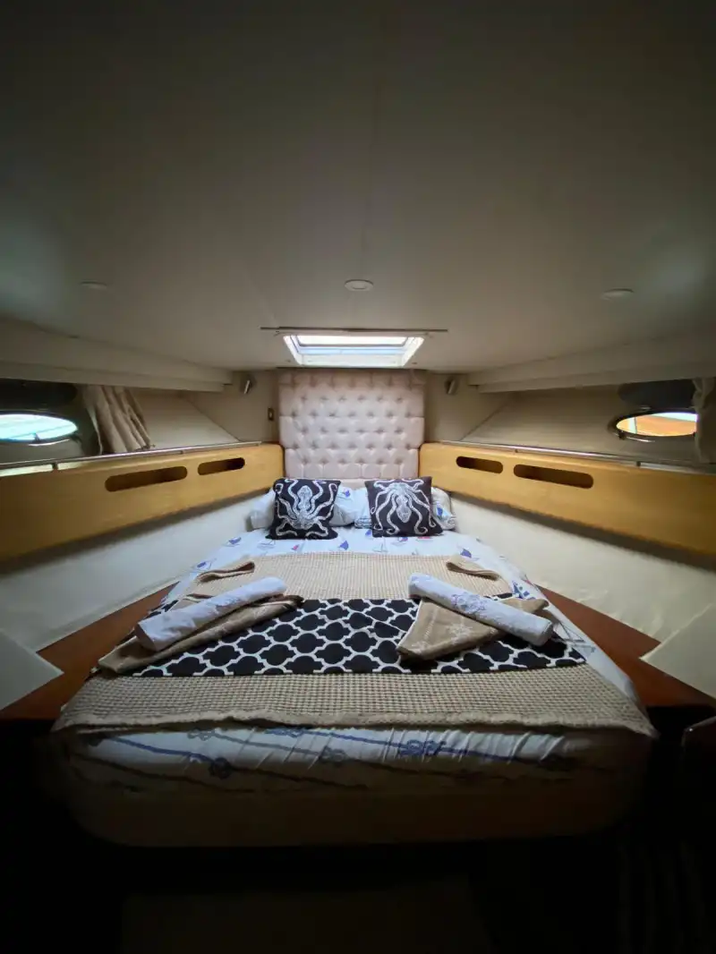 Göcek'te 16 Metrelik Lüks Motoryat ile Günübirlik Mavi Tur (4 Kişi)