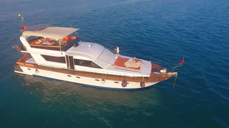 Роскошная яхта в Сиде – комфортное размещение для 6 гостей