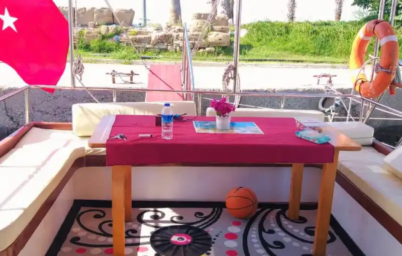 Side’nin Eşsiz Kıyılarında, 12 Metre Uzunluğunda, 12 Kişilik Ekonomik Yat