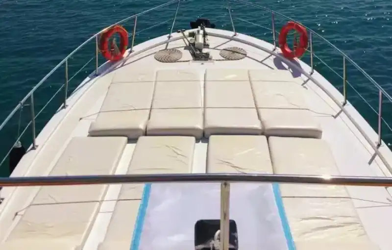 День, наполненный музыкой и развлечениями, в синих водах Сиде