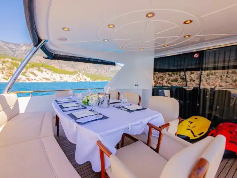 Antalya'da 30 Metre 5 Kabinli 10 Kişilik Konaklamalı Özel Yapım Lüks Yat